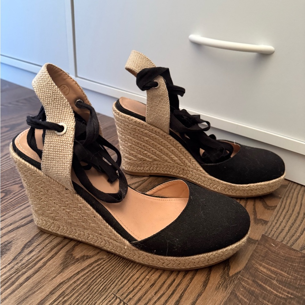 Stylish Black and Tan Wedge Sandals
